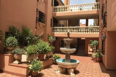 Image de Rez de chaussée Appartement, 4 couchages, air conditionné, 2-minutes de la plage. Wifi. Internet Tv.