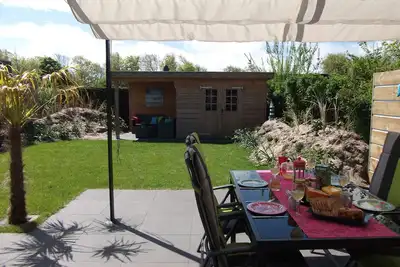 Image de Bungalow moderne de luxe près des dunes et de la plage. Wifi gratuit.