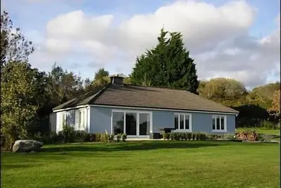 Image de Prix ​​élevé 4 **** chalet. Superbes vues sur la baie de Kenmare à Caha Mts. Wifi gratuit