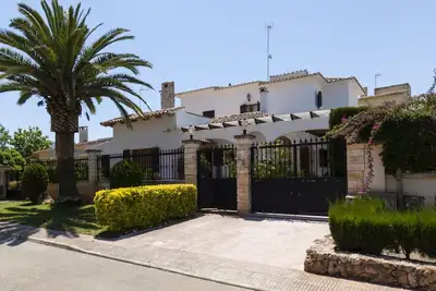 Image de Villa avec piscine privée, terrasses, chill out et à 50 mètres de la mer
