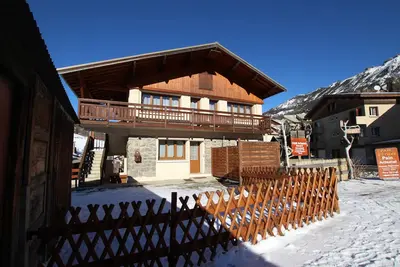 Image de “Chalet Changalan” T4 Large apartment with sheets included for 6\/8 people.
