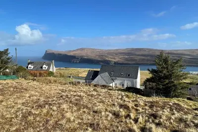 Image de Charmante petite maison avec vue sur le loch. Près du phare de Neist Point.