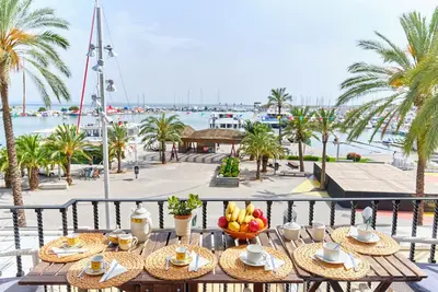 Image de Grand appartement lumineux, 6p, face à la mer et à la plage, Wifi gratuit. Offre SPÉCIALE