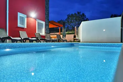 Villas avec piscine, Jacuzzi, Vue sur la mer, à 30m de la mer Adriatique Dalmatie