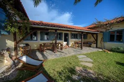 Image de Retraite d'artiste: Belle villa tranquille avec des vues spectaculaires sur la mer