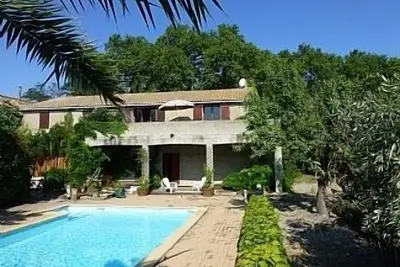 Image de Gite avec piscine privée et vue sur les vignes sur le canal du midi