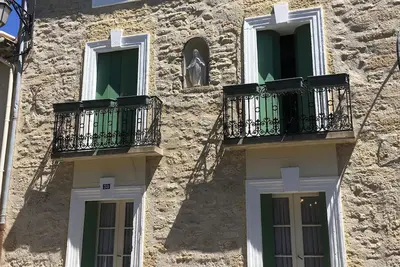 Image de Propriété de village de caractère avec piscine près de Béziers ** 19 AOÛT-1 Sep Maintenant Disponible