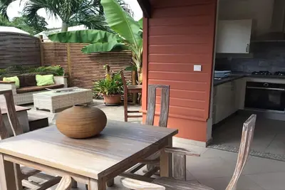 Bungalow Colibri, 200m de la mer à pied, piscine
