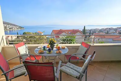 Image de Beautiful brand new apartment for 6 people with great terrace view.