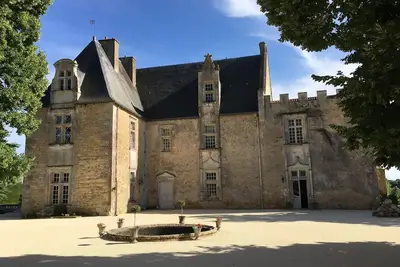 Image de Château-fort confort calme insolite parc et piscine 15 et 6 pers proche Poitiers