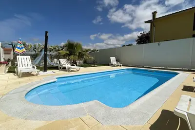 Image de Maison avec piscine et salle de jeux