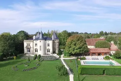 Image de étonnant manoir, avec piscine entourée de 2 acres de jardins clos -sleeps 12