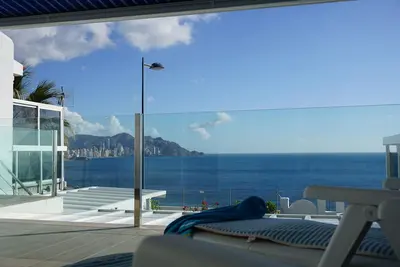 Image de Benidorm, villa privée, 6-8 personnes, bains privés, vue sur la mer, piscine, calme