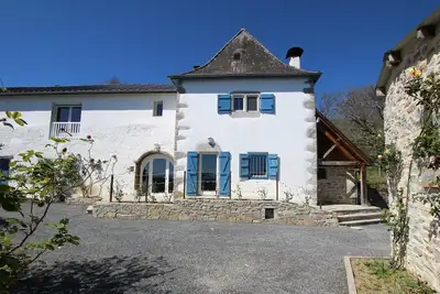 Image de Maison avec jardin et piscine hors sol - Face Ă la montagne