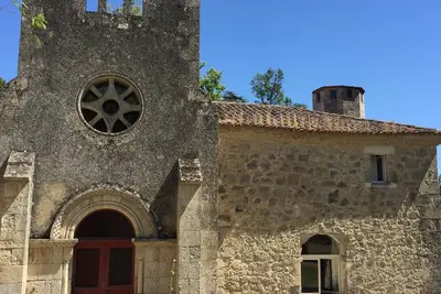 Image de Propirété de charme avec sa chapelle et ses tours