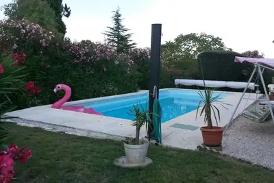 Image de Independent studio. Ground floor villa/Côte d'Azur Entrance & private pool. Calme.