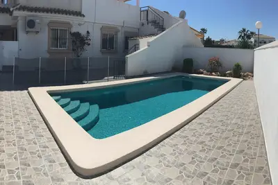 Image de Grande Villa avec Patio, piscine privée, Air conditionné, wifi Tv par satellite, barbecue.