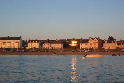 Image de Cottage de Charme victorien près de la plage avec vue sur mer