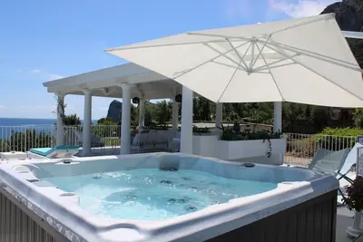 Image de Petite villa à deux pas de la mer avec une vue imprenable