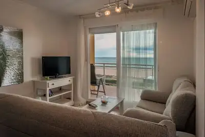 Image de 1ère ligne avec terrasse et vue mer (solmar)