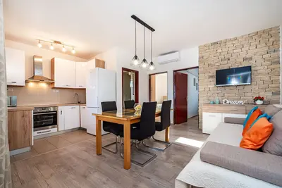 Image de Appartement climatisé pour 4-5 personnes, entièrement équipé | 100m de la plage de sable
