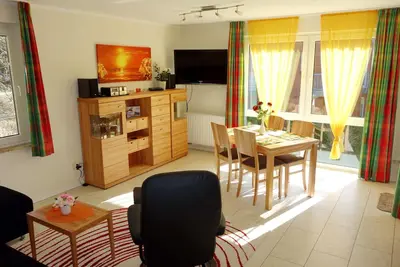 Image de Loin de l'agitation et pourtant très proche! - Charmant appartement de 2 chambres