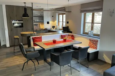 Image de Appartement ensoleillé de 100 m² pour 4 personnes, jardin, garage / près du lac