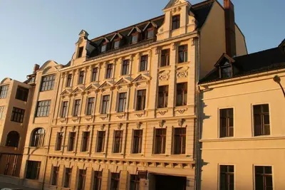 Image de Maison de style wilhelminien - spacieuse avec des détails anciens près de la vieille ville