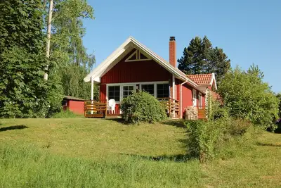 Image de Maison en Suède dans un endroit calme directement sur le lac avec sa propre plage et sa jetée