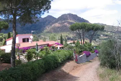 Appartements dans le chalet / une vue imprenable sur les montagnes, la mer et Porto Azzurro