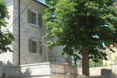 Image de Belle villa en pierre d'Istrie 1891 avec jardin, piscine, WiFi gratuit 2-8 pers