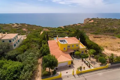 Image de Belle villa exclusive avec piscine directement sur la mer \/ Atlantique, WiFi