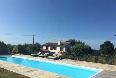Image de Maison avec piscine, vue panoramique