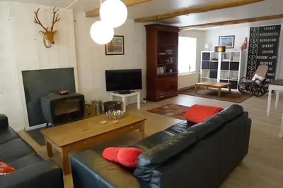 Image de Grande et confortable maison de vacances, idéale pour réunions de famille \/ amis