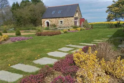 Image de Maison calme située entre Terre & Mer (Monts d'Arrée \/ Côte de Granit Rose)