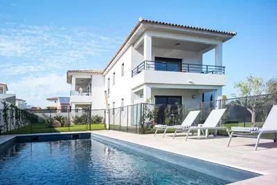 Image de Appartement T3 charme, tout confort avec piscine, à Ile-Rousse