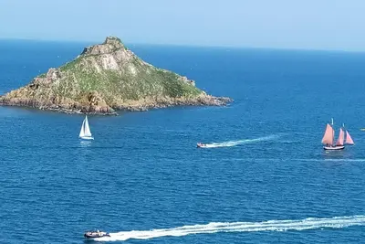 Image de Vue mer panoramique 250° des 10 fenêtres! ! Classé meublé de tourisme 4 étoiles.