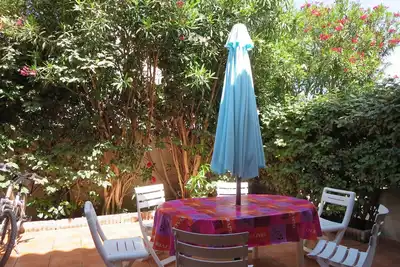 Image de Maison climatisée dans résidence avec piscine