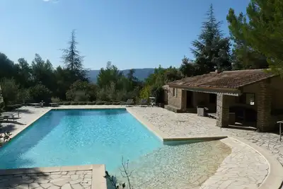 Mas Pinfontaine, piscine exceptionnelle17mX7m Vue Luberon. Famille et amis