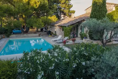 Image de Mas familial avec piscine en centre-ville d'Eygalieres