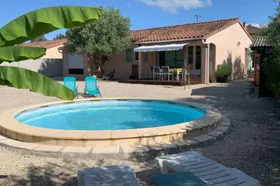 Image de Villa climatisée avec piscine et terrain de pétanque privés.