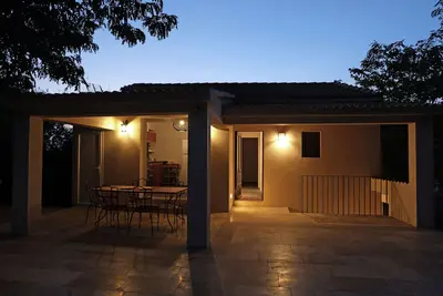 Image de Maison et Piscine privée dans parc privé