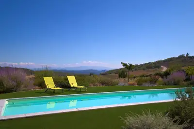 Image de Luberon: suite indépendante de 37 m2 en maison contemporaine avec piscine privée