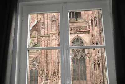 Image de 4 Pièces meublé 85m2 Place de la Cathédrale Centre-ville Strasbourg - Fibre
