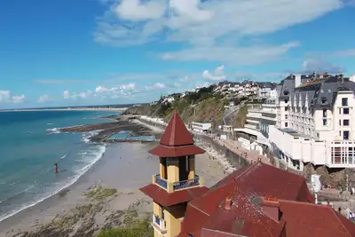 Image de Au bord de la mer villa lumineuse avec jardin