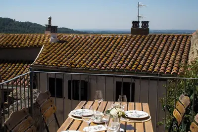Image de maison tout en pierre idéal pour famille proche des plages