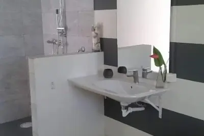 Image de Appartement \"Arbre Voyageur\", piscine, vue montagnes
