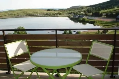 Image de Appartement 40m2 Vue Lac Avec Balcon 2e Etage Ascenseur Centre Station
