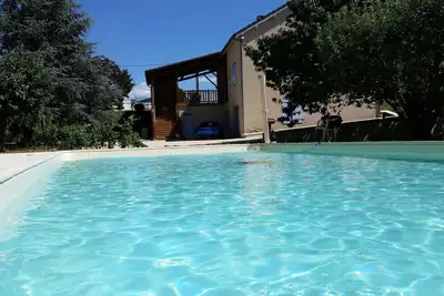 Image de Charmante maison de vacances, piscine privée chauffée, parc arboré de 3500 m2