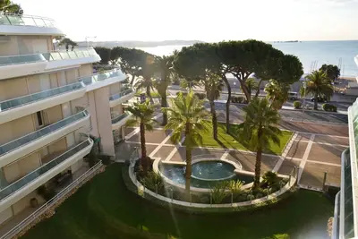Image de Tres Beau T2 Dans Residence De Standing Frejus Plage